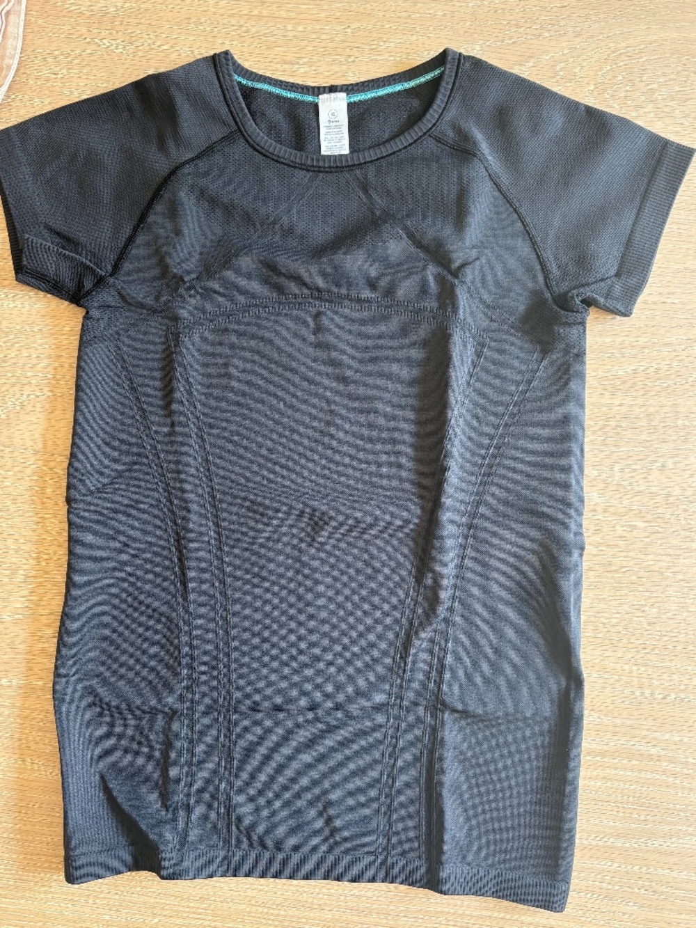 IVIVA GIRLS SHORT SLEEVE BLACK ATHLETIC TOP, SIZE 12